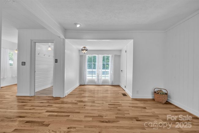Den/Dining area | Image 16