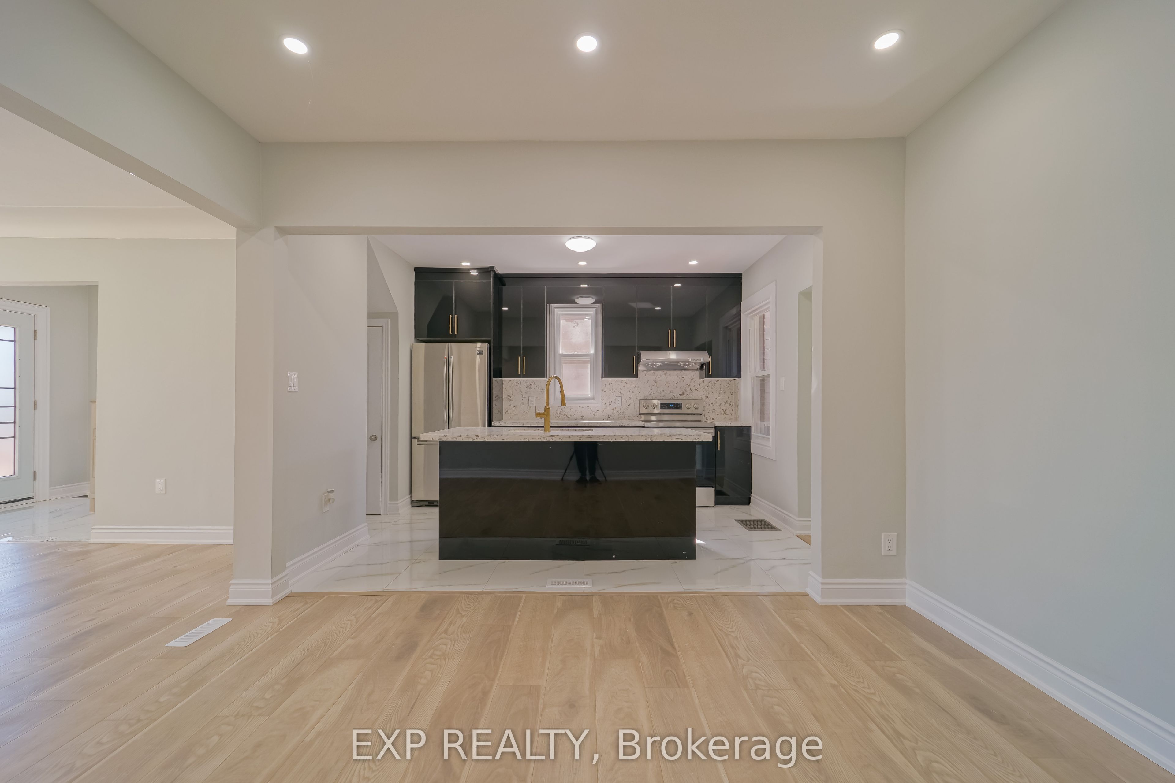 Commercial Sale in Hamilton 4