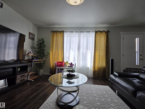 4706 47 St, Mayerthorpe, AB, T0E1N0 | Card Image