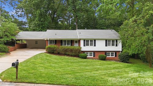 926 Shady Bluff Dr, Charlotte, NC, 28211-4226 | Card Image