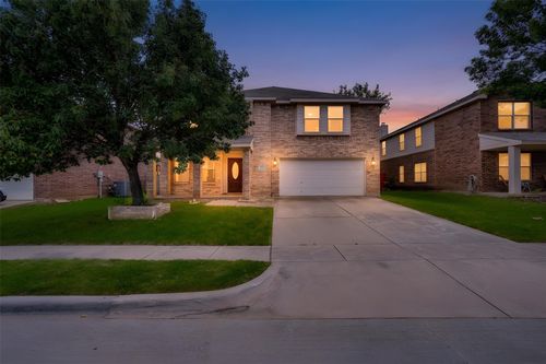 653 Condor Trl, Saginaw, TX, 76131-8826 | Card Image