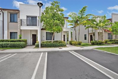 317 - 317 Ne 208th Ter, Townhouse with 3 bedrooms, 3 bathrooms and null parking in Miami FL | Image 2