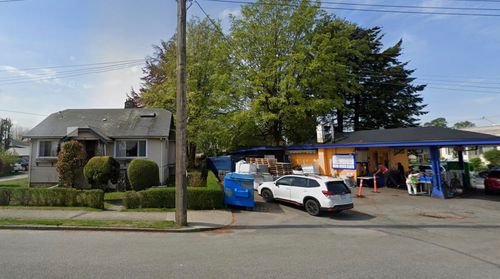 916 Eighth St, New Westminster, BC, V3M3T2 | Card Image