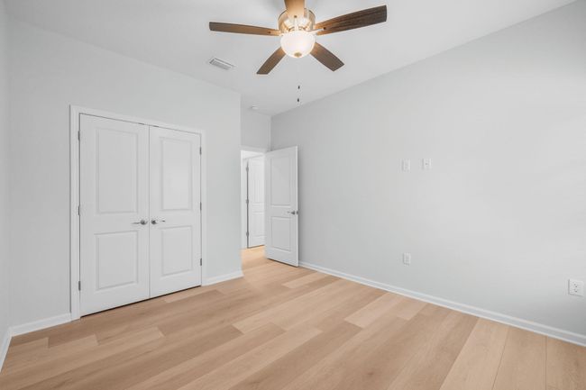 Bedroom 3x 72 | Image 25