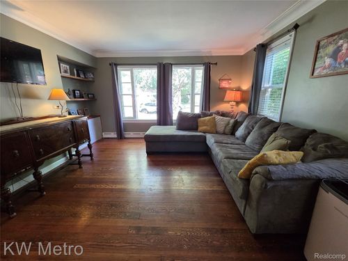 28057 Sutherland St, Southfield, MI, 48076-2938 | Card Image