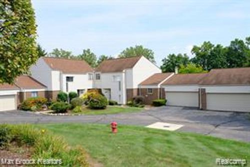 5305 Fairway Ln, West Bloomfield, MI, 48323-3400 | Card Image