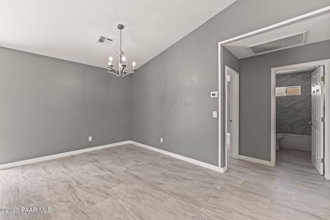 Dining Area | Image 16