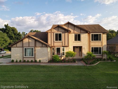 6710 Westpointe Dr, Troy, MI, 48085-1260 | Card Image
