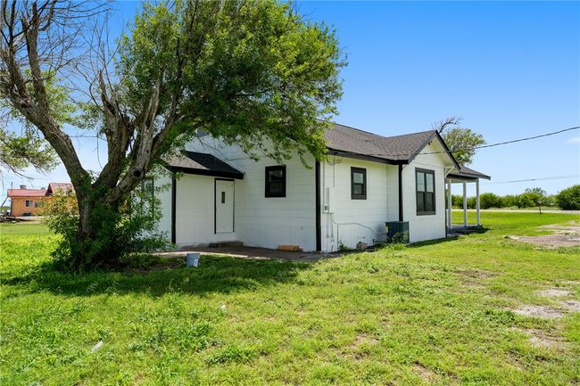 598 Business Highway 77, Home with 3 bedrooms, 2 bathrooms and null parking in Bishop TX | Image 26