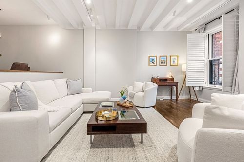 1r-48 Beacon St, Boston, MA, 02108-3635 | Card Image