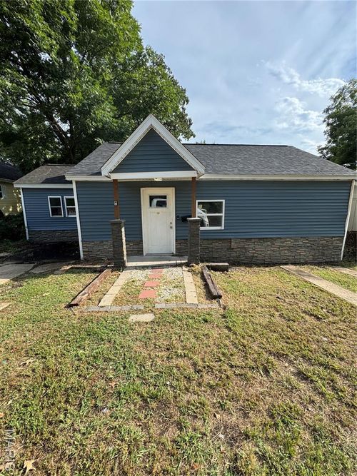 948 W Harper St, Poplar Bluff, MO, 63901-4370 | Card Image
