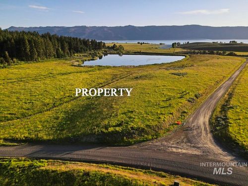1765 Pine Lakes Ranch Dr, Cascade, ID, 83611-5126 | Card Image