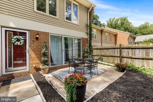 28-75 Gunning Ln, DOWNINGTOWN, PA, 19335-5203 | Card Image