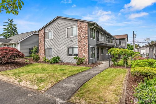 1521 9th Ave, Longview, WA, 98632-4139 | Card Image