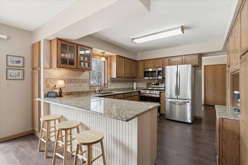 9150 Juneau Dr, Woodbury, MN, 55125-3517 | Card Image