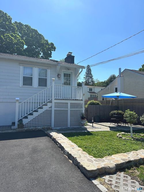 1-19 Hale St, Westport, CT, 06880-5137 | Card Image