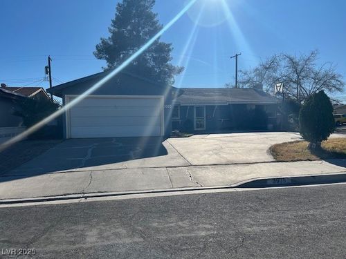 3905 La Pasada Ave, Las Vegas, NV, 89102-0533 | Card Image