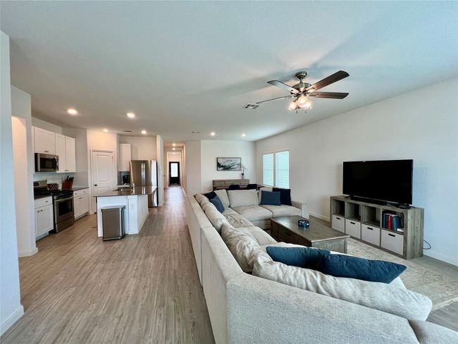 9138 Honey Mesquite, House other with 3 bedrooms, 2 bathrooms and 4 parking in Seguin TX | Image 9