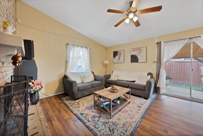 221 Long Shadow Ln, House other with 3 bedrooms, 2 bathrooms and null parking in Mesquite TX | Image 9
