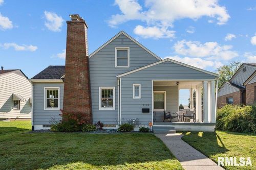 2133 Warren St, Davenport, IA, 52804-2061 | Card Image