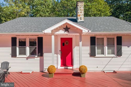 2331 S Filbert St, Allentown, PA, 18103-5935 | Card Image