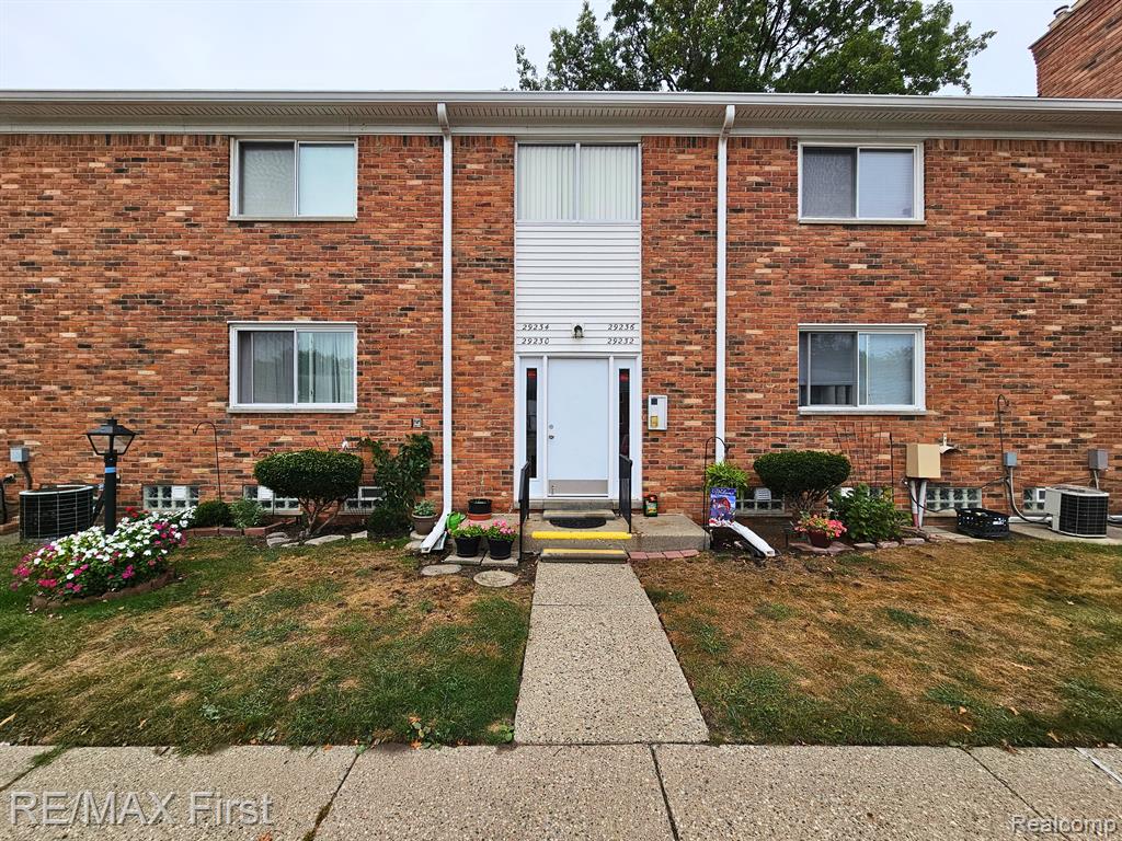 Hoover Rd, Warren, MI 48093