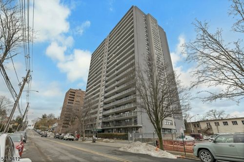 apt-5c-285 Aycrigg Ave, Passaic, NJ, 07055-3722 | Card Image