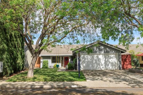 2220 Orchard Park Way, Modesto, CA, 95355-9109 | Card Image