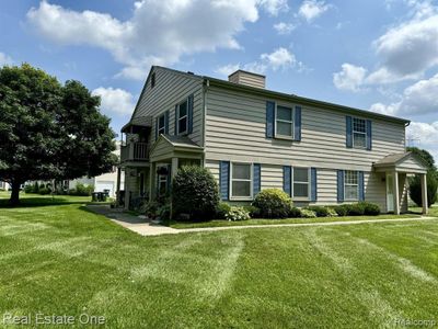 3143 Sunnyside Court, Condo with 2 bedrooms, 1 bathrooms and null parking in Orion Twp MI | Image 2