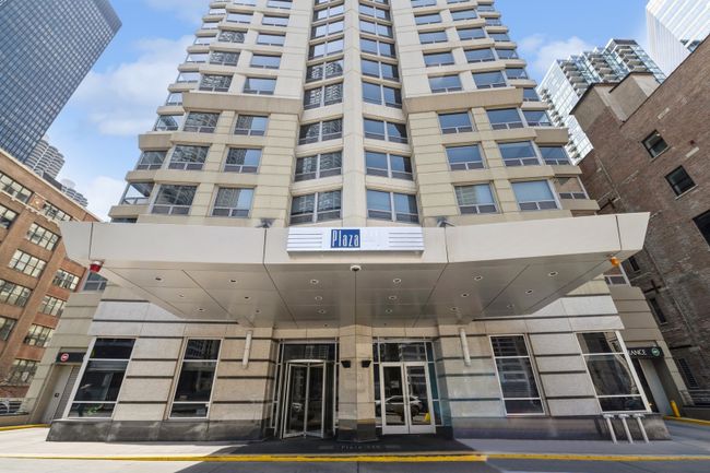 2011 - 440 N Wabash Avenue, Condo with 2 bedrooms, 2 bathrooms and 1 parking in Chicago IL | Image 1
