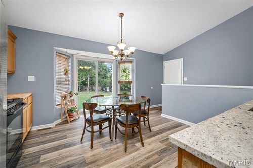 906 Warrior Rdg, Warrenton, MO, 63383-2352 | Card Image
