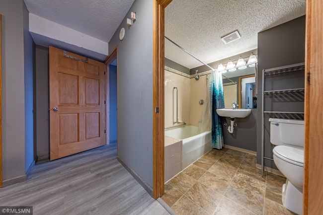 Bathroom | Image 6