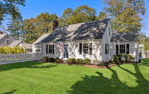 12 Merrymount Rd, Hingham, MA, 02043-4712 | Card Image