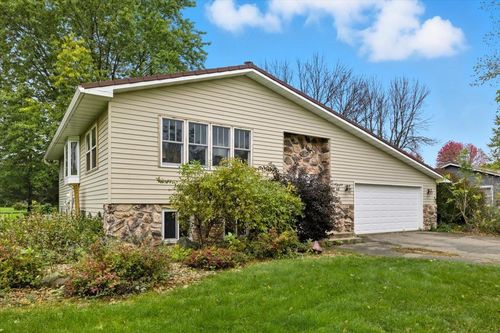 443 Oak St, Woodville, WI, 54028-9582 | Card Image