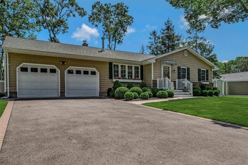 18 N Westbury Rd, Hampton Bays, NY, 11946-2670 | Card Image
