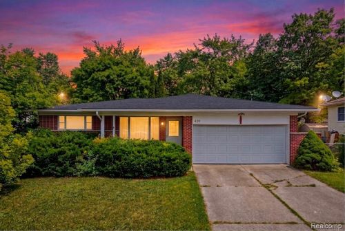439 Windmill Point Dr, Flushing, MI, 48433-2156 | Card Image