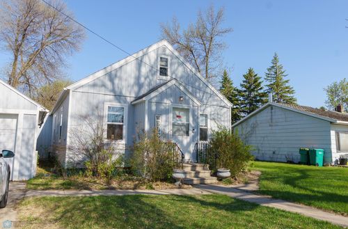 324 5th Ave Se, Mayville, ND, 58257-1714 | Card Image