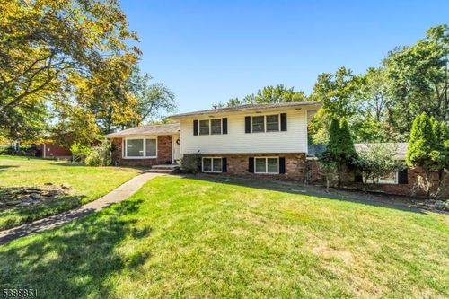 1011 Washington Ave S, Old Tappan, NJ, 07675-7208 | Card Image