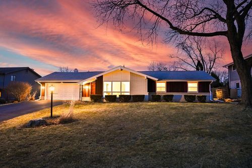 2868 N 118th Street, Wauwatosa, WI, 53222 | Card Image