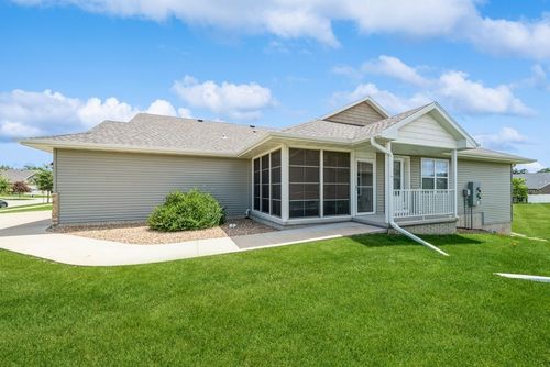 919 Deer Run Dr Ne, Cedar Rapids, IA, 52402-7372 | Card Image