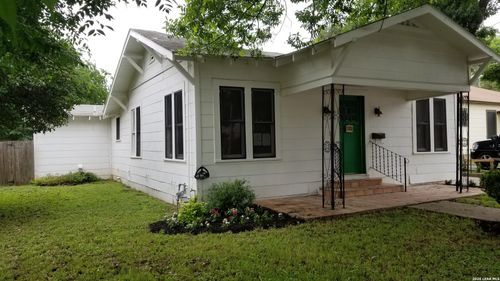 1123 W Coll St, New Braunfels, TX, 78130-5811 | Card Image