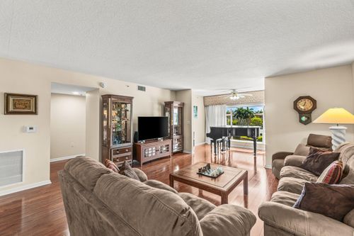 401-12560 Majesty Cir, Boynton Beach, FL, 33437-7213 | Card Image