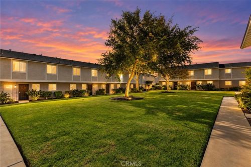 20-2112 E Vista Way, Vista, CA, 92084-2708 | Card Image