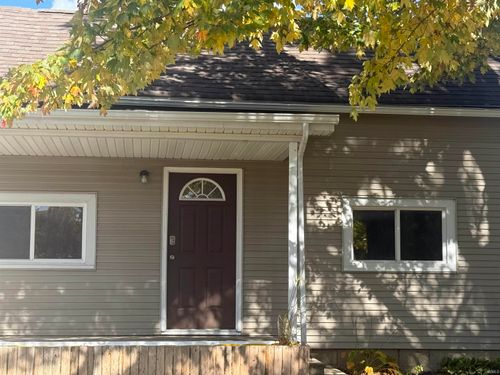 916 W Harrison St, Hartford City, IN, 47348-2340 | Card Image