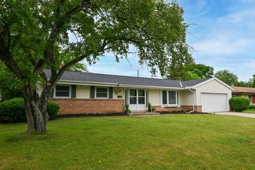 N90W17638 St. Francis Drive, MENOMONEE FALLS, WI, 53051 | Card Image