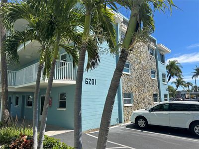 82 - 6201 2 Nd Street E, Condo with 2 bedrooms, 2 bathrooms and null parking in St Pete Beach FL | Image 1