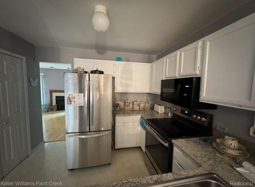 6281 Potomac Cir, West Bloomfield, MI, 48322-2125 | Card Image