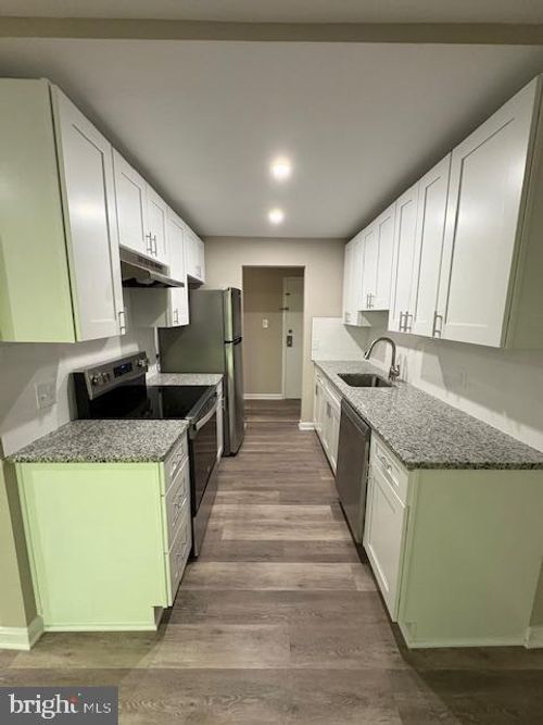 70-11611 Stoneview Sq, RESTON, VA, 20191-2910 | Card Image
