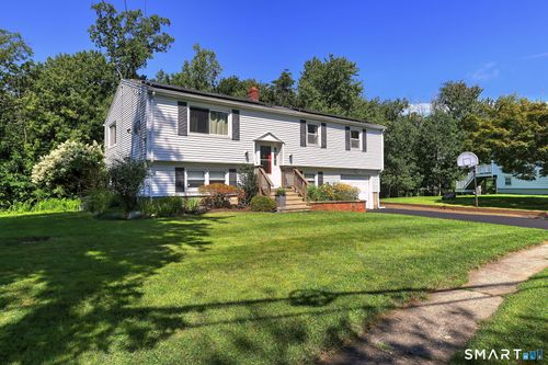 19 Lance Ln, Milford, CT, 06460-7520 | Card Image