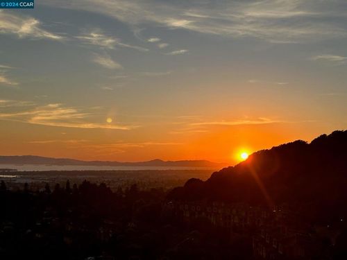 6719 Skyview Dr, Oakland, CA, 94605-3136 | Card Image